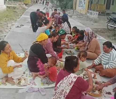 Dibangunnya Jalan Bugel-Arjasari, Warga Gelar Syukuran Tumpeng di Ruas Jalan