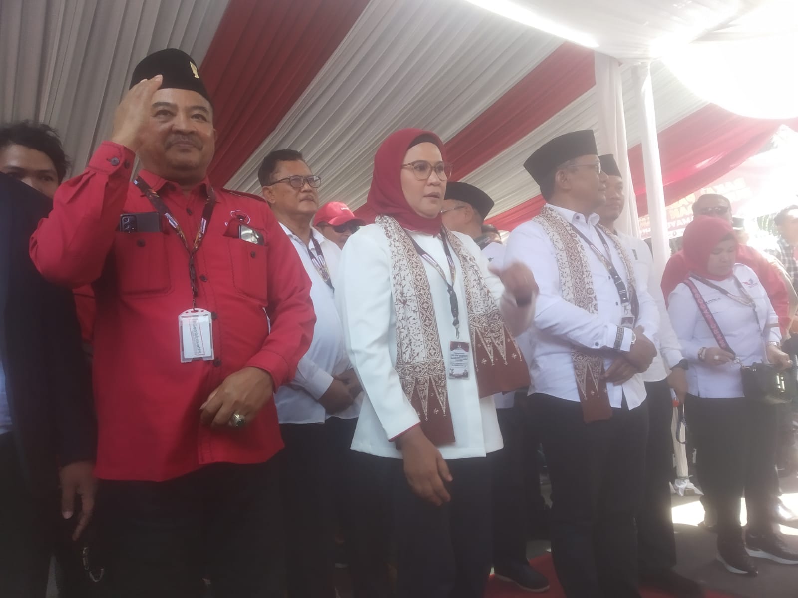 Selesai Deklarasi Pasangan Cabup Nina-Tabroni Daftarkan Diri ke KPU