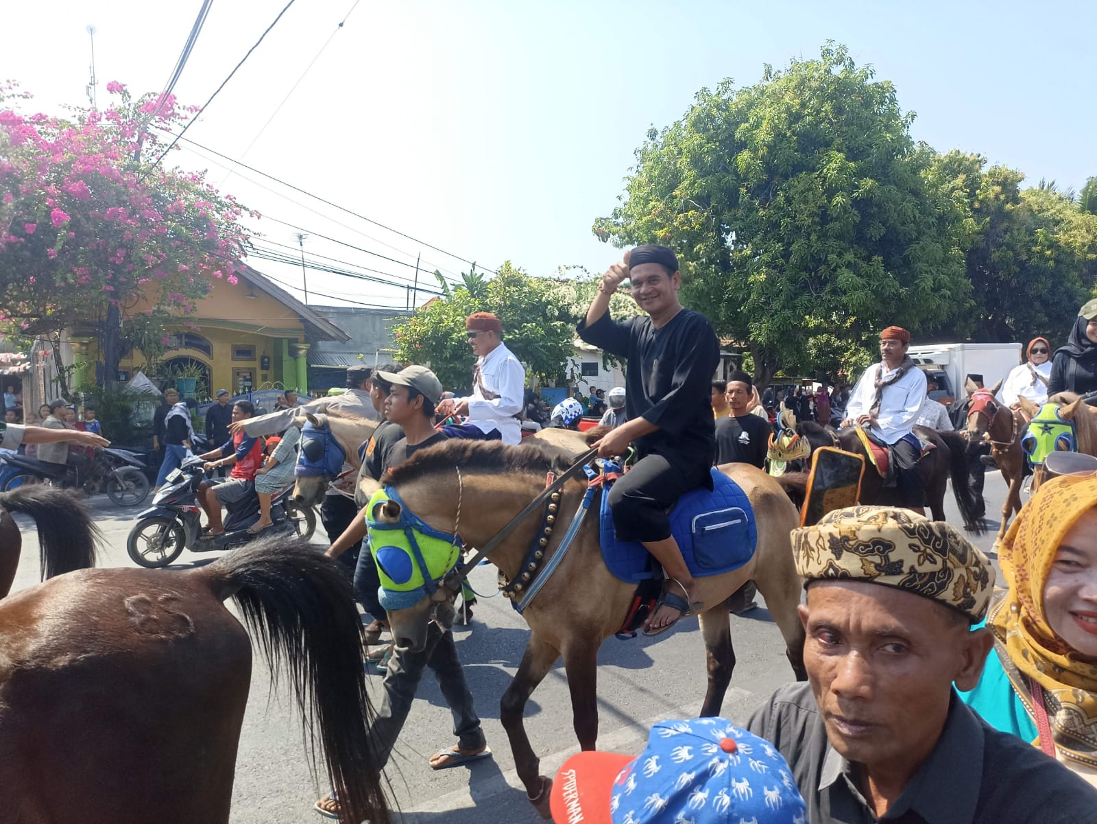 Kepala Desa Suranenggala Kulon dilungguhkan sebagai Kuwu Adat Cirebon Jawa Barat