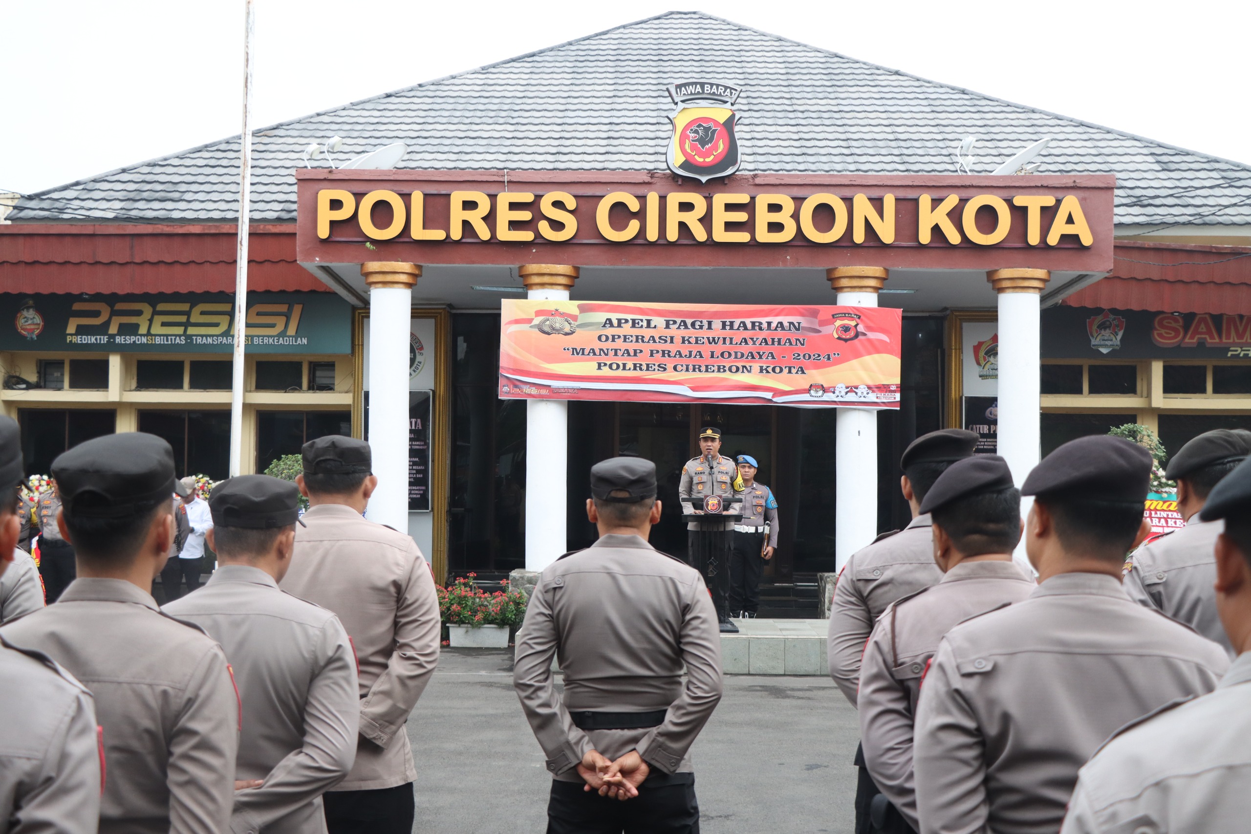 Polres Cirebon Kota Gelar Apel Persiapan Pengamanan Rapat Pleno Terbuka Pengundian dan Penetapan Nomor Urut Paslon Walikota Cirebon