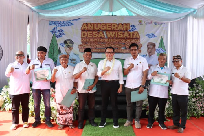 Anugerah Desa Wisata, Pemkab Cirebon Serahkan 24 Sertifikat Desa Wisata Baru di Kabupaten Cirebon