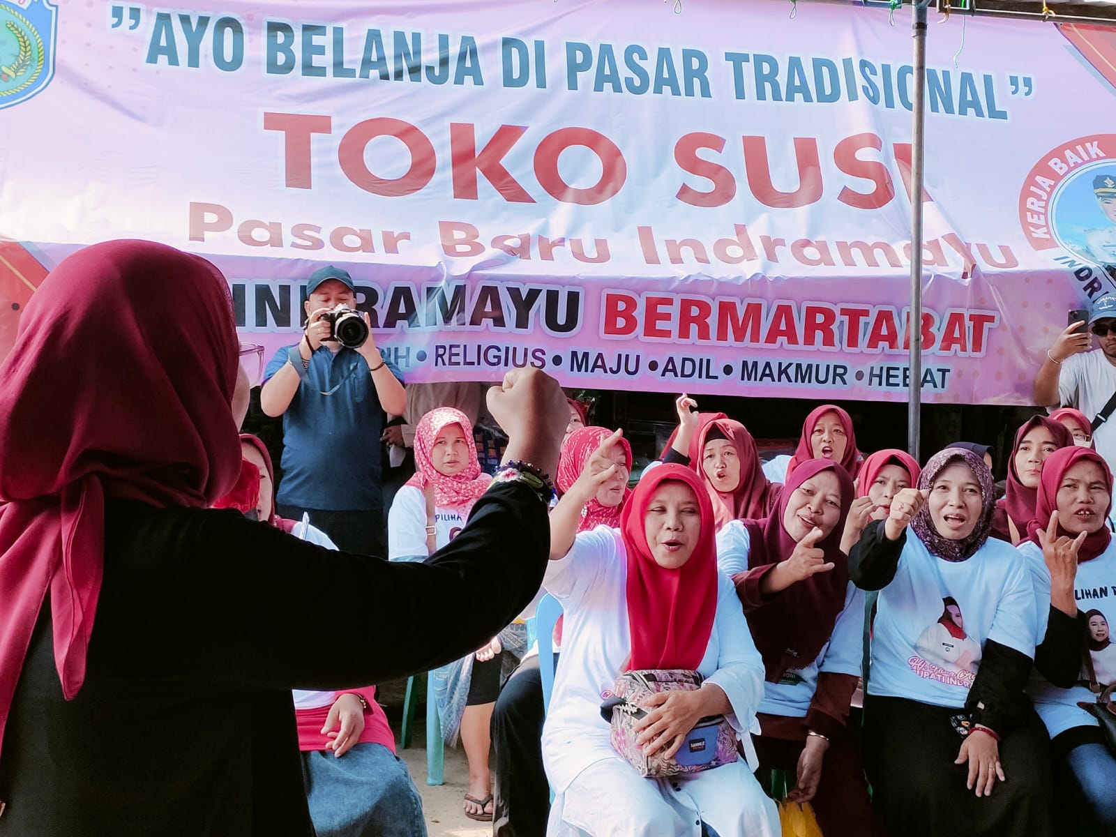 Melu Ning Mboke Bae, Pedagang Pasar Indramayu Targetkan 70% Suara Untuk NINA – TOBRONI