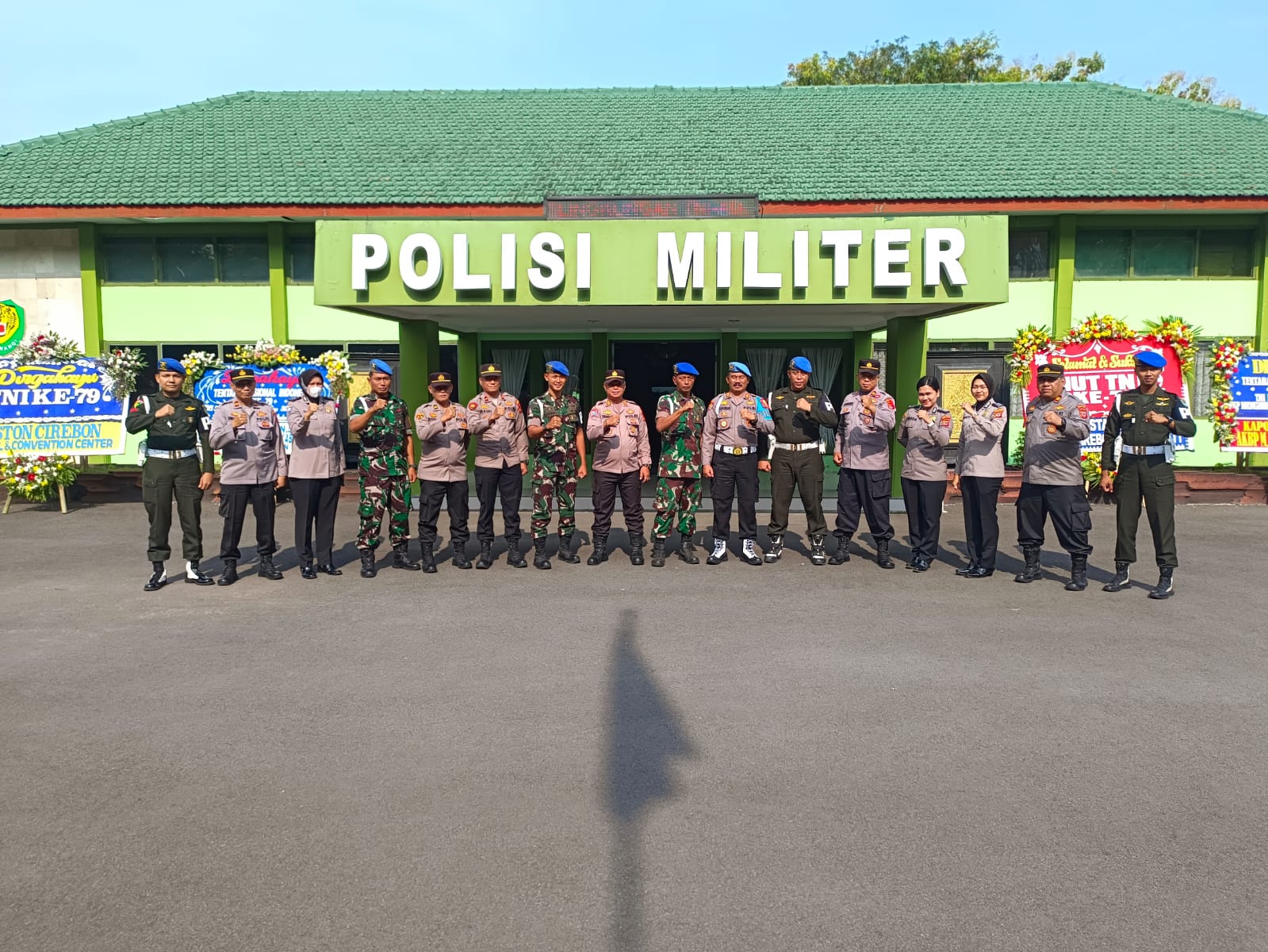 Kapolres Cirebon Kota Hadiri Upacara Parade HUT TNI ke-79 di Subang, PJU Polres Cirebon Kota Berikan Ucapan di Beberapa Ksatrian TNIb