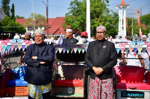 Kirab Tunggul dan Pataka, Meriahkan Hari Jadi Ke-497 Indramayu