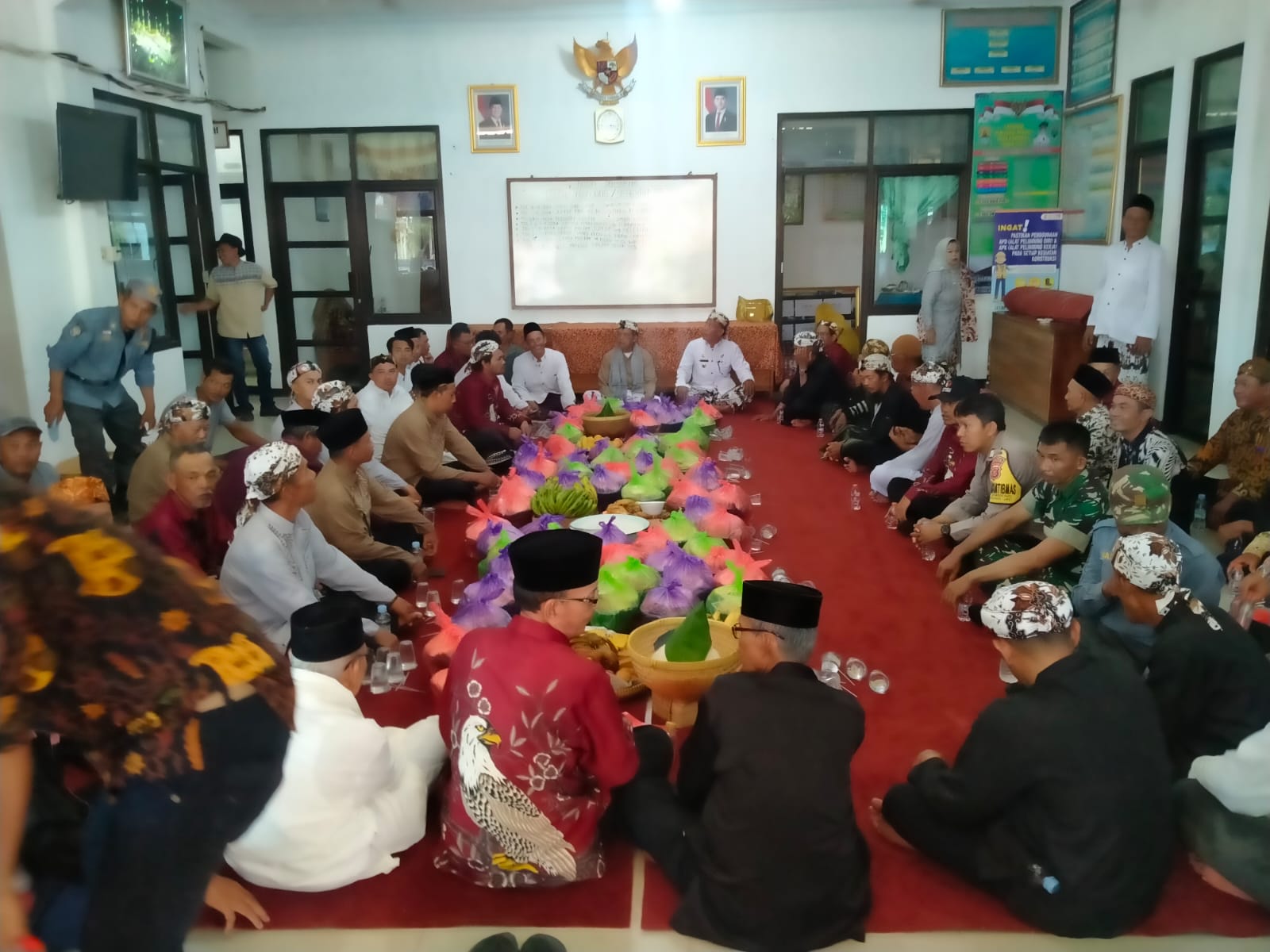 Pemdes Desa Sambeng Kabupaten Cirebon Sambut Adat Ngunjung