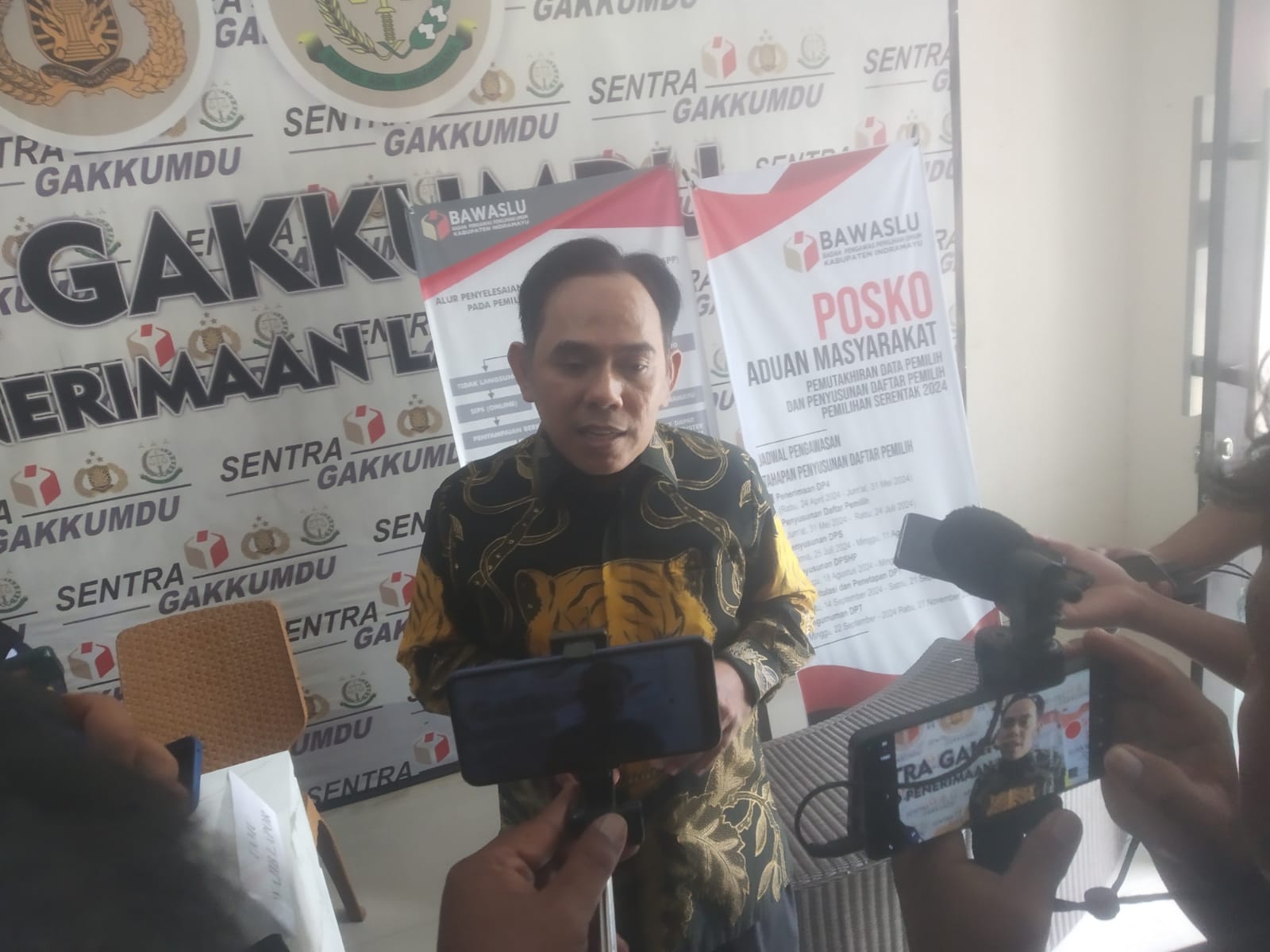 Direktur Utama Perumdam Tirta Darma Ayu, Klarifikasi Terkait Hadir Dalam Debat Paslon Bupati Dan Wakil Bupati Indramayu.