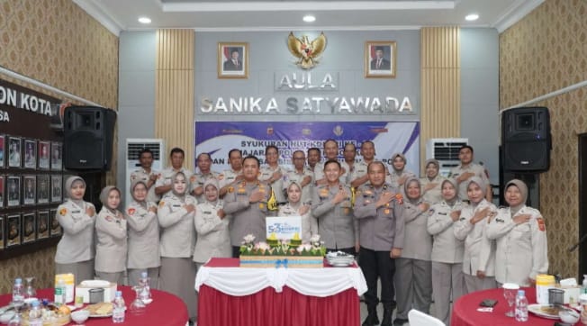 Polres Cirebon Kota Gelar Syukuran HUT KORPRI Ke-53 dan Pelepasan Siswa Latja Diktukba Polri.