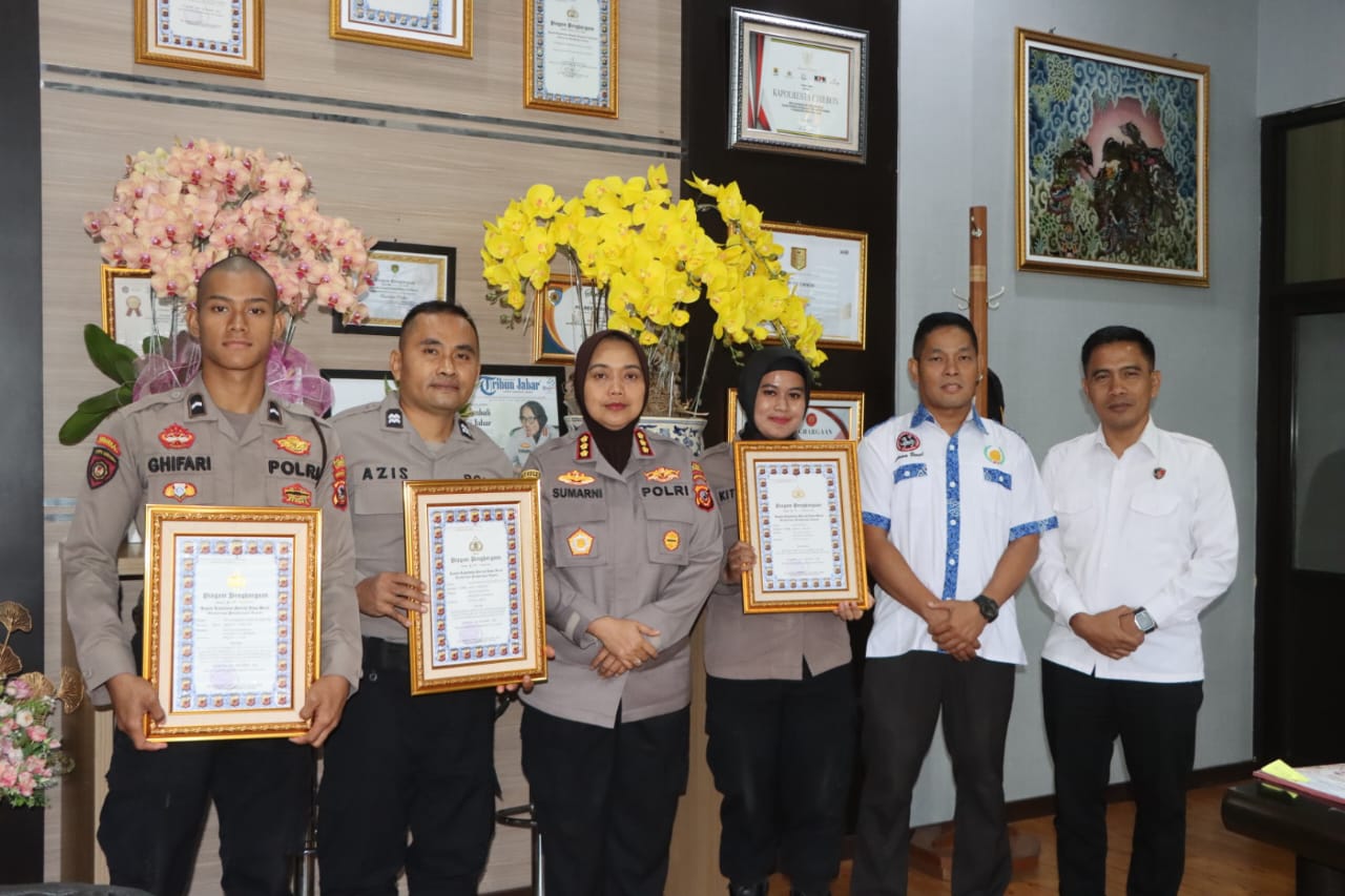 3 Personel Polresta Cirebon Raih Medali Perak dan Peringgu Kejuaraan Karate Kapolri Cup