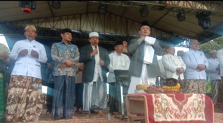 Ribuan Masyarakat berbagai daerah Hadiri Dzikir Akbar Haul Syaikh Dampoe Awang Ke-625