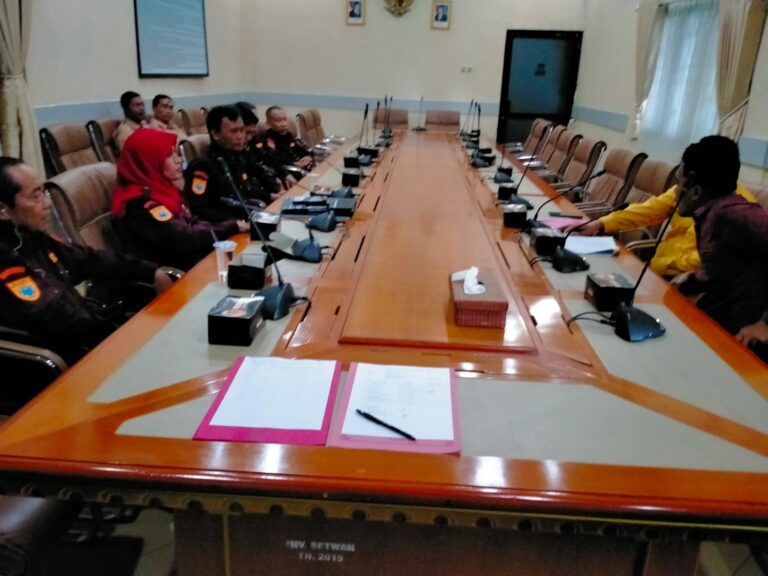 Komisi I DPRD Indramayu menerima Audiensi LSM LP-KPK Komisi Cabang Kabupaten Indramayu