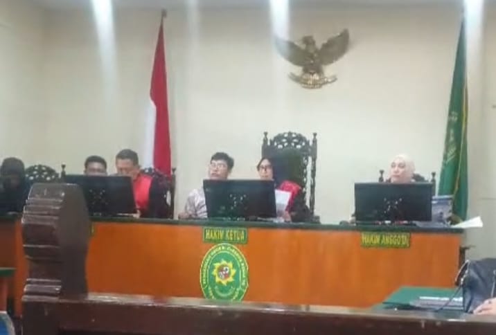 Keluarga Tergugat Surya Wijaya, Histeris Saat Meminta Keadilan Di PN Kota Cirebon