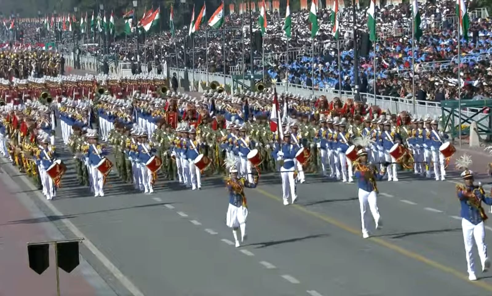 Kontingen Patriot Indonesia Pukau Warga India