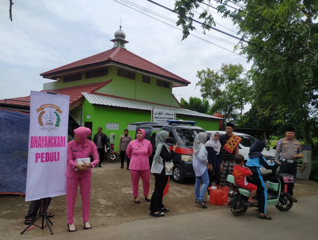 Jum’at Berkah Polres Indramayu, Wujud Kepedulian Kepada Sesama