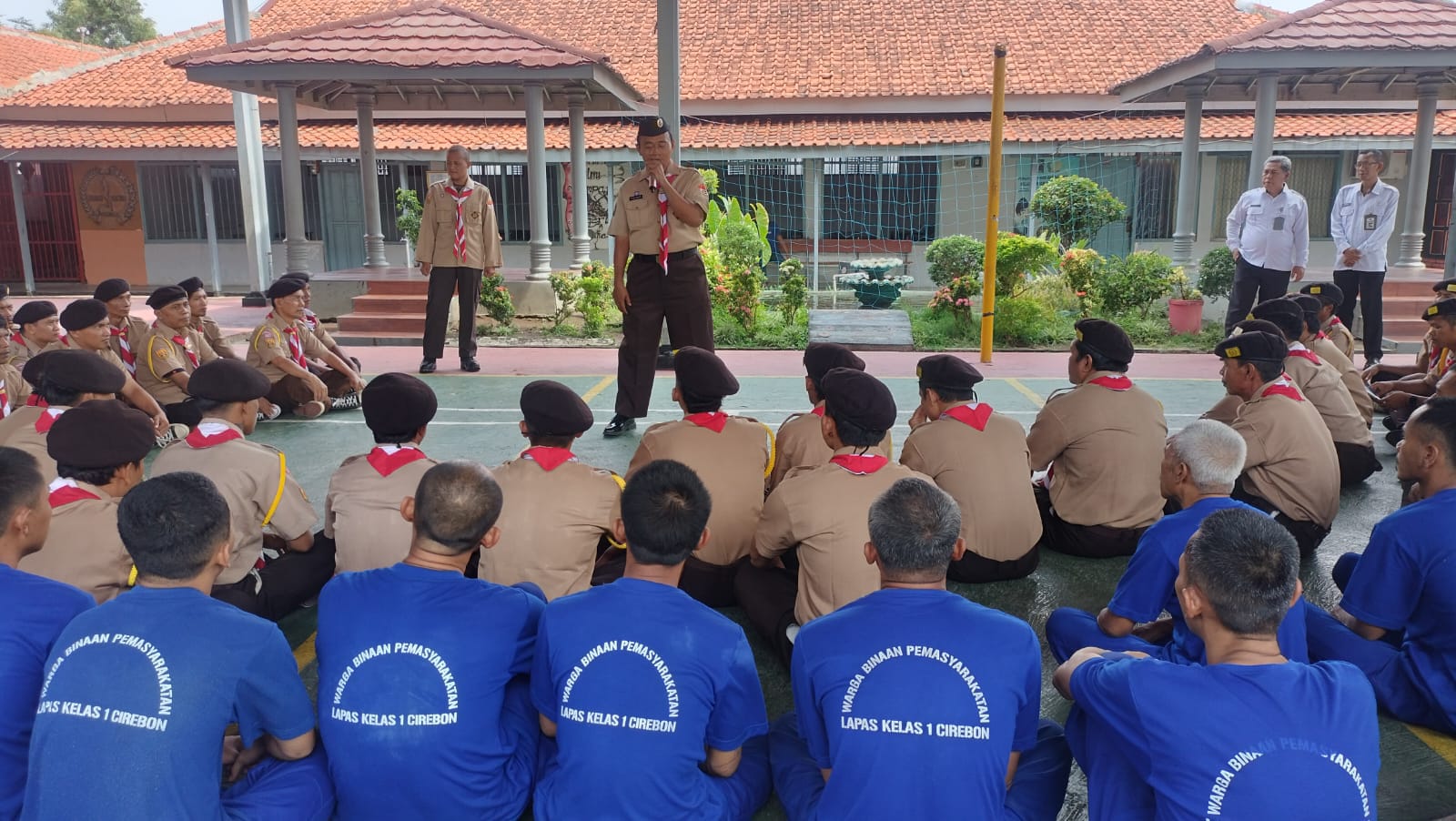 Pembinaan Pramuka kepada Warga Binaan Lapas Kelas I Cirebon oleh Bati Wanwil Siter Kodim 0614/Kota Cirebon.