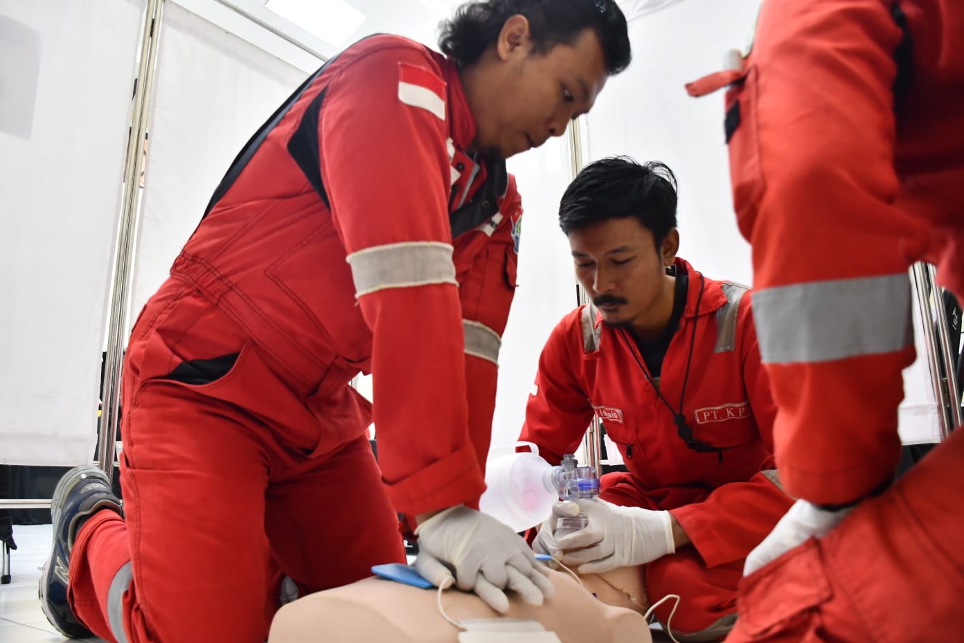 Kilang Balongan Latih Kesigapan Pekerja Tolong Korban Kecelakaan Kerja