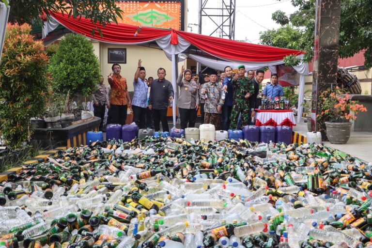 Polresta Cirebon Musnahkan Ribuan Miras Berbagai Merk Hasil KRYD dan Operasi Pekat