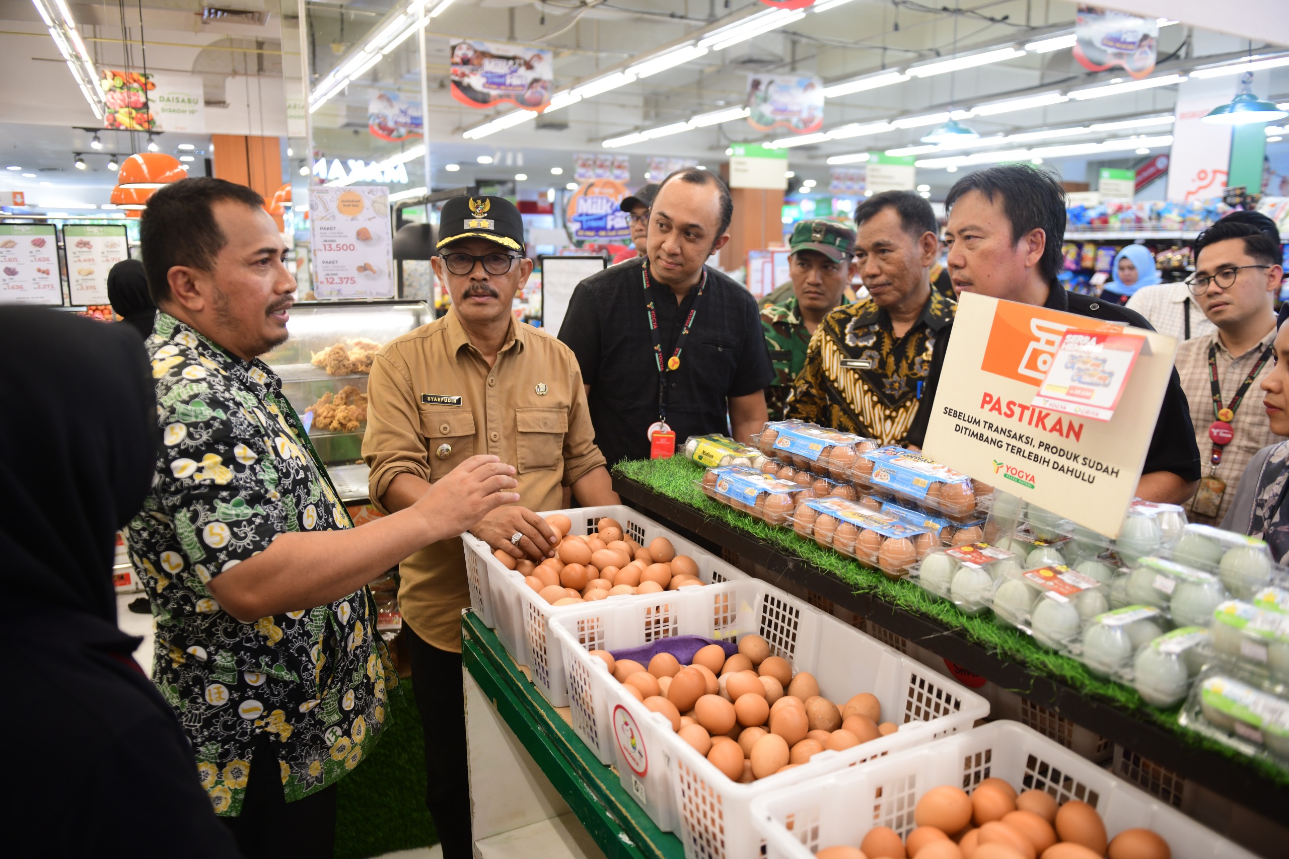Wabup Indramayu Tinjau Stabilitas Harga Bahan Pokok di Pasar dan Supermarket Patrol Jelang Idul Adha