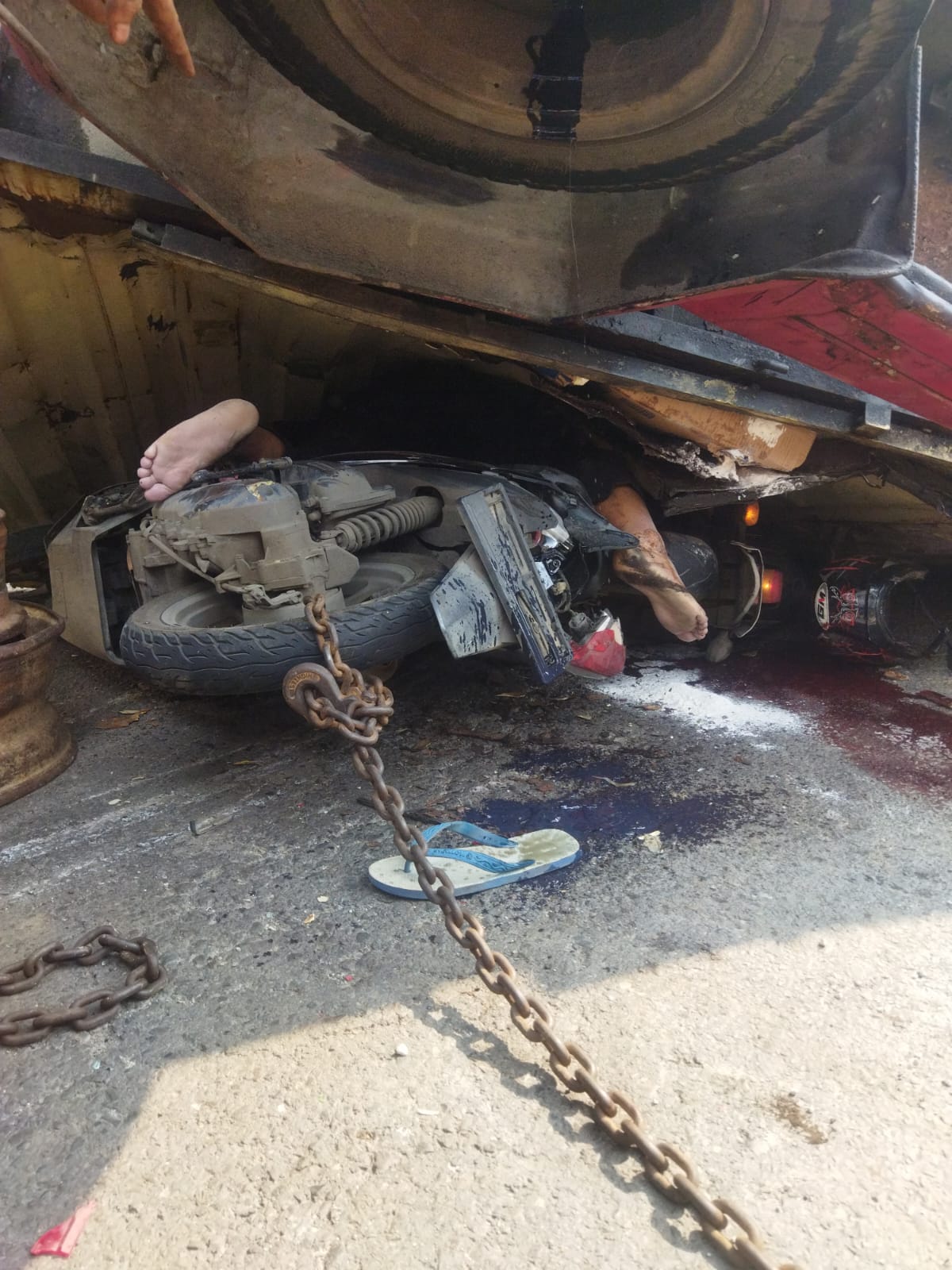 Truk Oleng Hingga Keluar Jalur,Tewaskan 3 Korban Diantaranya Pegawai Dishub Kabupaten Indramayu