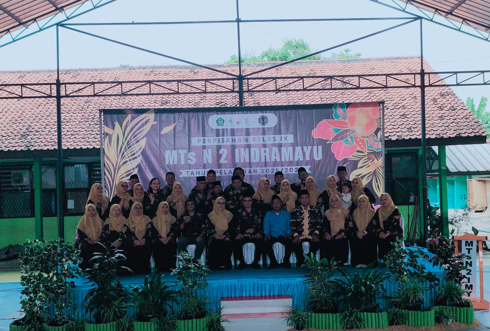 Haru Warnai Pelepasan Siswa MTsN 2 Indramayu Menuju Generasi Emas